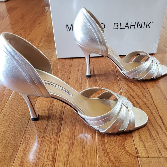 Manolo Blahnik Silver D'Orsay Heel - Picture 2 of 8